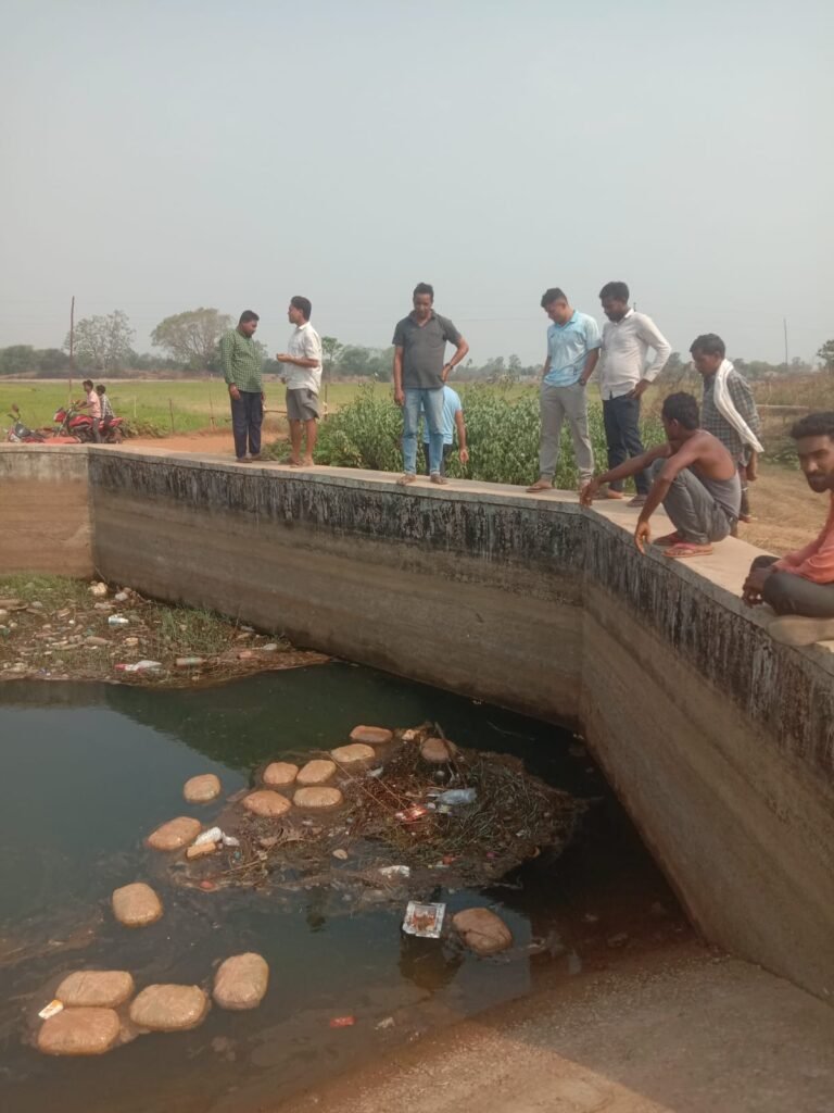 गरियाबंद ब्रेकिंग: अतरमरा नहर में तैरते मिले गांजे के पैकेट, 15 लाख का माल जब्त, तस्करों में हड़कंप img 20260427 wa0009