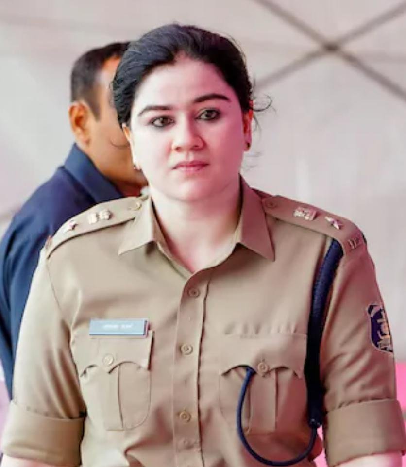 पुलिस अधीक्षक अंकिता शर्मा की कड़ी निगरानी: डोंगरगढ़ में अवैध शराब कारोबार पर ताबड़तोड़ कार्रवाई img 20260428 wa0005
