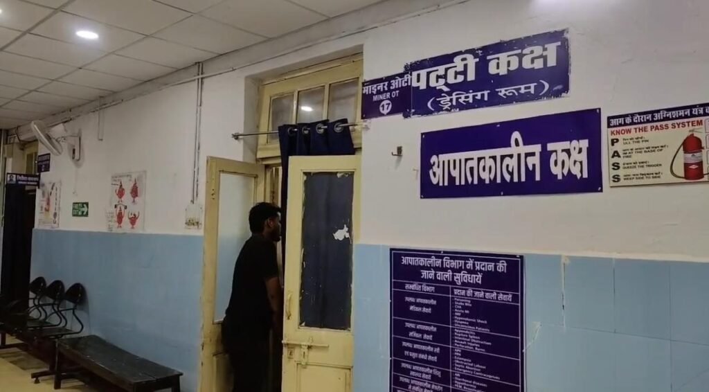 धमतरी में आधी रात खूनी बवाल: दो पक्षों में हिंसक झड़प, तेजाब हमले में 3 झुलसे, एक की हालत गंभीर 1001955795