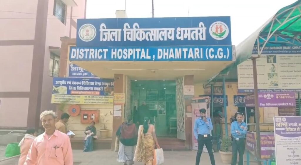 धमतरी में आधी रात खूनी बवाल: दो पक्षों में हिंसक झड़प, तेजाब हमले में 3 झुलसे, एक की हालत गंभीर 1001955797