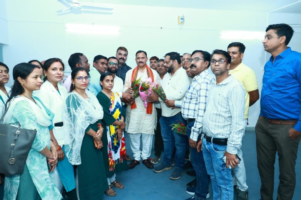 14 जून को रायपुर में एनएचएम कर्मचारियों का प्रदेश स्तरीय महासम्मेलन, 18 हजार से अधिक कर्मचारियों की होगी ऐतिहासिक भागीदारी 1001994782