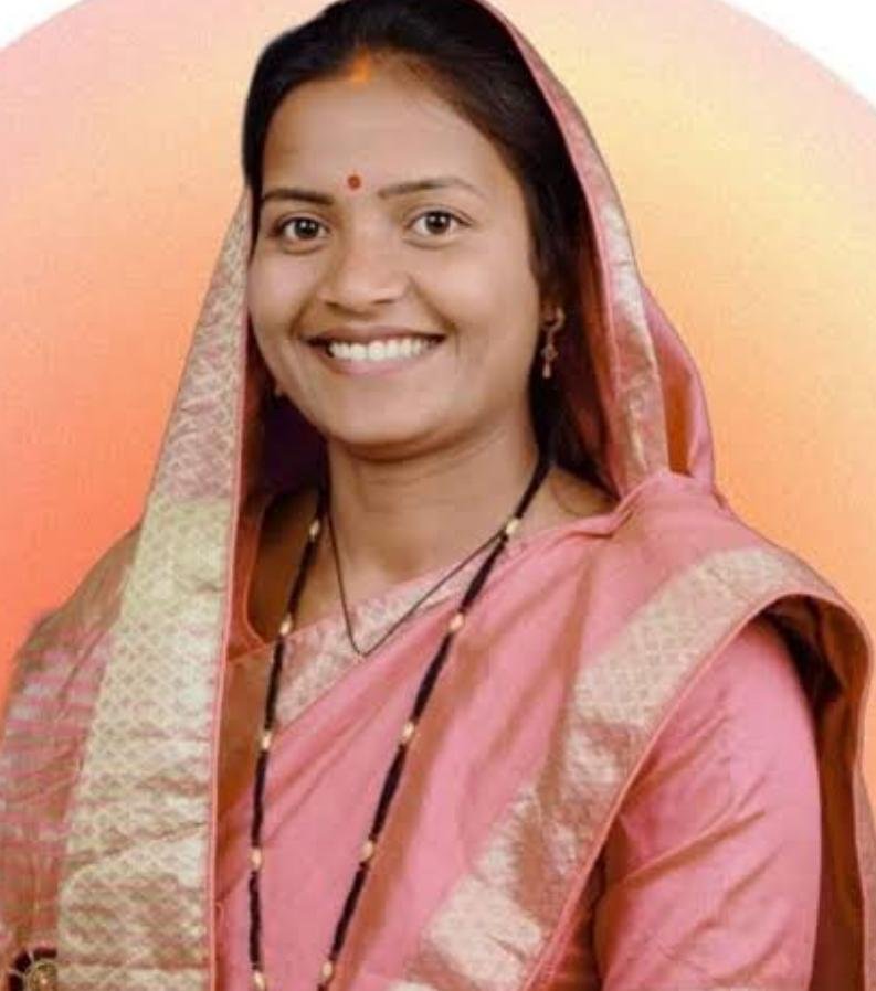 जाँच रिपोर्ट से पहले OSD पर गिरी गाज, क्या मंत्री ने खुद को बचाने के लिए चढ़ा दी बलि? 1001999537