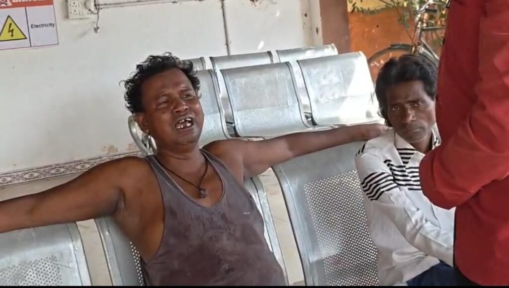 देवभोग में खौफनाक हमला: होटल में घुसकर ब्लेड से बरपाया कहर, मां की मौत; पिता और दो बेटे लहूलुहान 1002008789