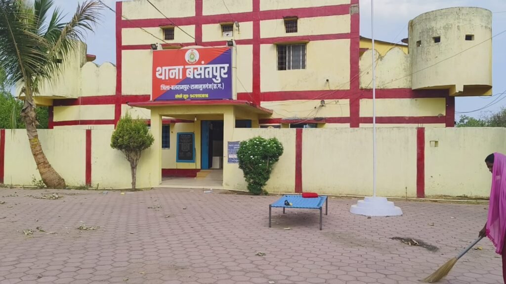 बलरामपुर में गांजा तस्करी पर पुलिस का बड़ा प्रहार, ट्रक समेत भारी खेप जब्त 1002079549