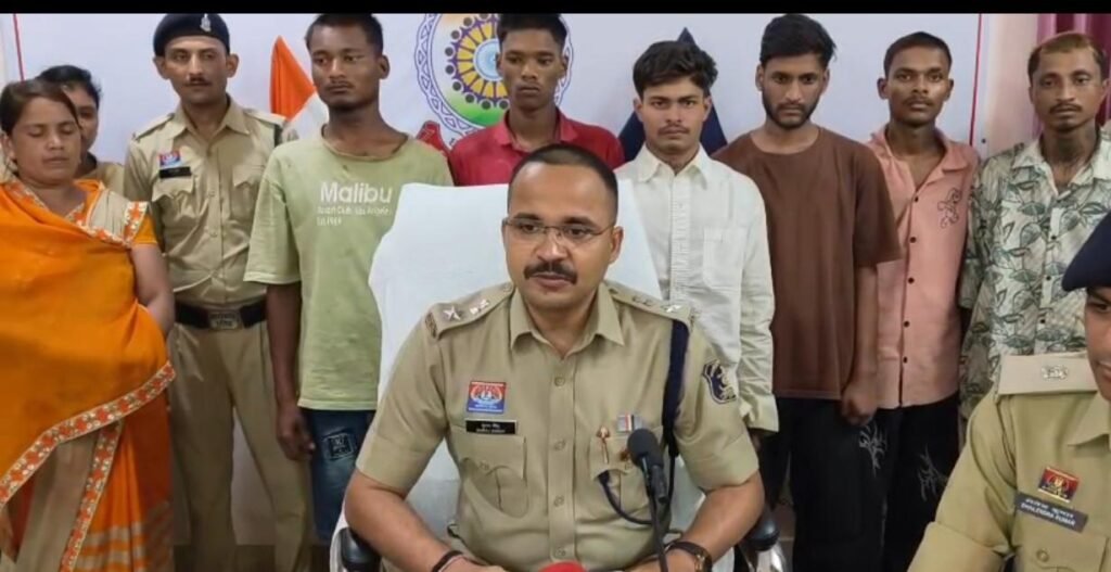 धमतरी में ‘टैटू गैंग’ का बड़ा भंडाफोड़: महिला समेत 8 आरोपी गिरफ्तार, 24 लाख का चोरी का माल बरामद 1002093706