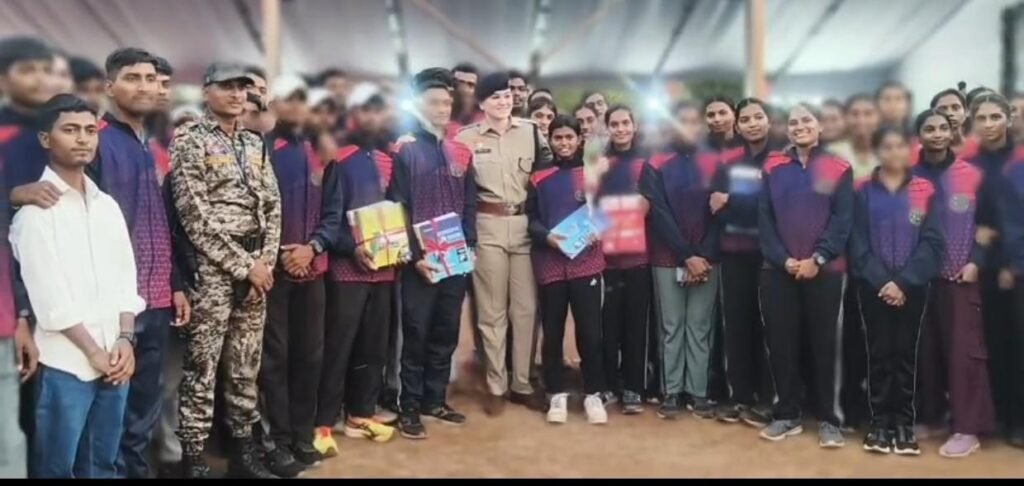 राजनांदगांव पुलिस की ‘पहल’ बनी जनविश्वास की मिसाल: विधानसभा अध्यक्ष डॉ. रमन सिंह ने किया रीडिंग रूम और लाइब्रेरी का लोकार्पण 1002095313