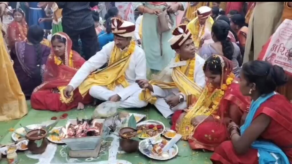 बंदूक छोड़कर सात फेरे: मुख्यधारा में लौटे दो पूर्व नक्सली जोड़ों ने रचाई शादी, जगदलपुर में नई जिंदगी की शुरुआत 1002097368