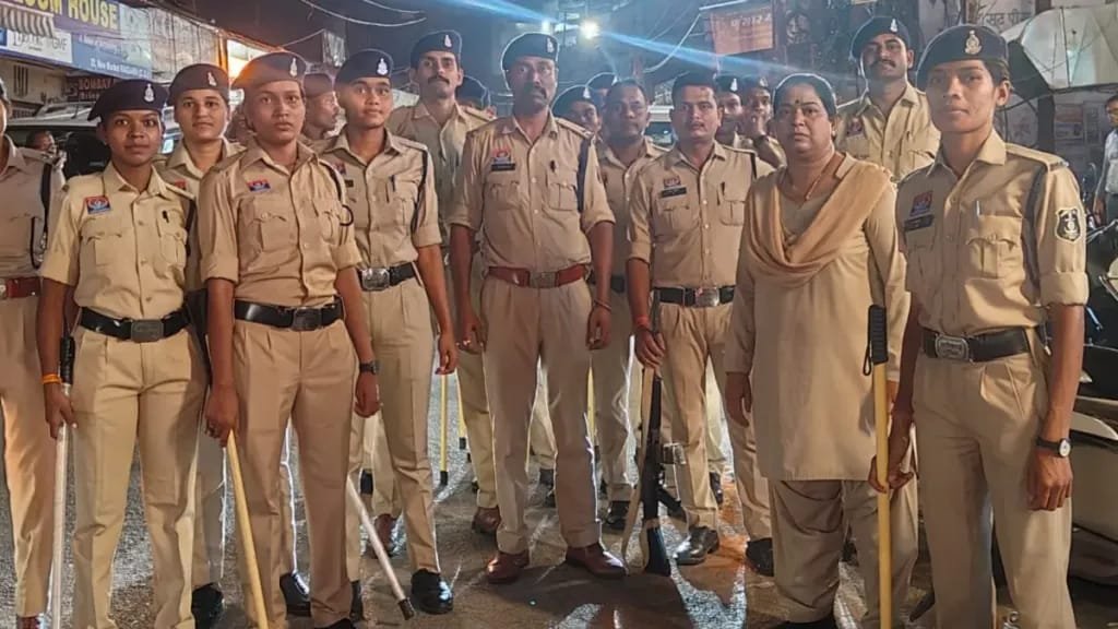 'विजुअल पुलिसिंग' से शहर में सुरक्षा का मजबूत एहसास, बाजारों और संवेदनशील क्षेत्रों में पैदल उतरी रायगढ़ पुलिस 1002142848