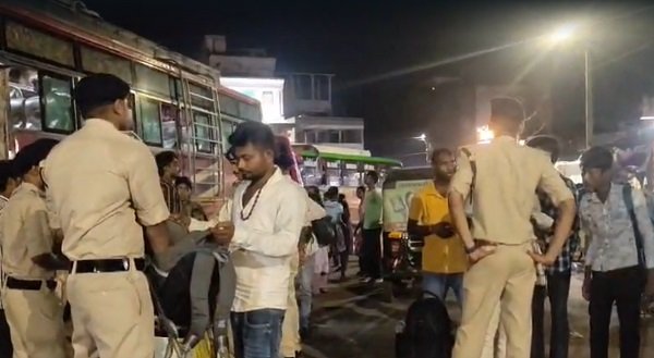 'विजुअल पुलिसिंग' से शहर में सुरक्षा का मजबूत एहसास, बाजारों और संवेदनशील क्षेत्रों में पैदल उतरी रायगढ़ पुलिस 1002145106