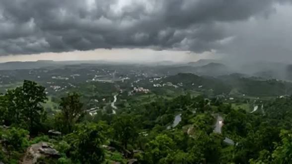 Chhattisgarh Weather Today: छत्तीसगढ़ में बदला मौसम का मिजाज, कई जिलों में हल्की बारिश और गरज-चमक के आसार, जानें आज का मौसम अपडेट 1002155284