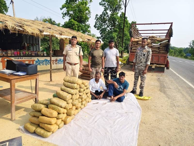 सारंगढ़-बिलाईगढ़ में गांजा तस्करी पर पुलिस की बड़ी कार्रवाई, 94 किलो गांजा और आयशर ट्रक जब्त, दो आरोपी गिरफ्तार 1002158790