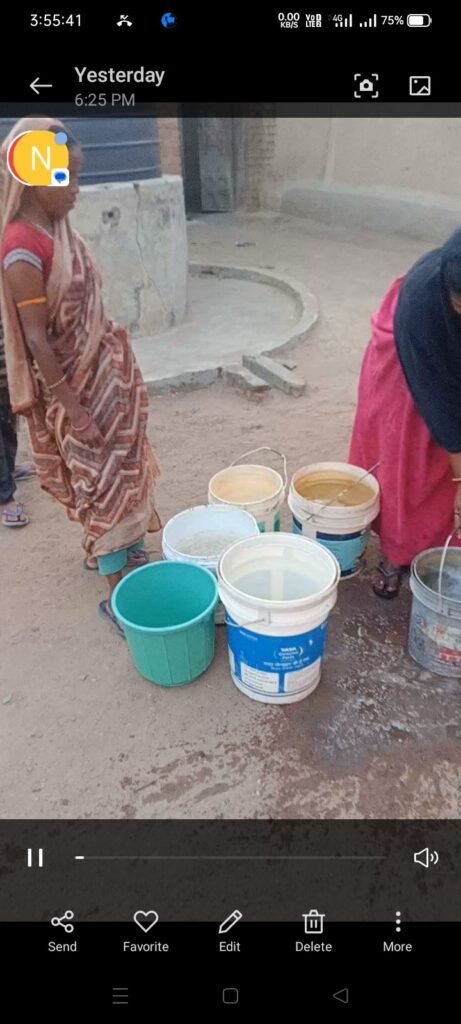 जहरीला पानी पीने को मजबूर बिजारी के ग्रामीण! खदान ब्लास्टिंग से भूजल दूषित होने का आरोप, पेयजल संकट गहराया 1002161656