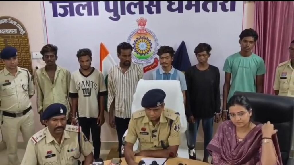 धमतरी: शराब पार्टी बनी मौत की वजह, दोस्तों ने पहले लाठी-डंडों से पीटा फिर सिर पर पत्थर पटककर की हत्या, दो नाबालिग समेत 8 गिरफ्तार 1002167414