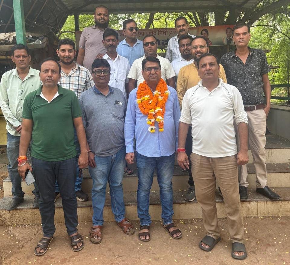 कार्यवाहक प्रदेश अध्यक्ष बने राकेश जोशी, राजनांदगांव में फूल-मालाओं और आतिशबाजी से हुआ भव्य स्वागत 1002171703