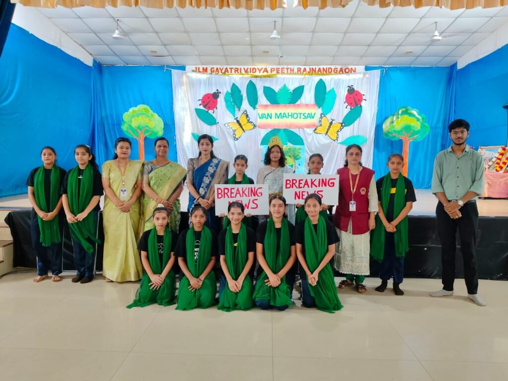 पर्यावरण दिवस पर गायत्री विद्यापीठ का संदेश: रैली, नुक्कड़ नाटक और पौधरोपण से दिया प्रकृति संरक्षण का संकल्प 1002179769